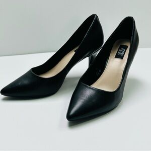 Jones New York Signature Black Pointed Toe Leather Pumps